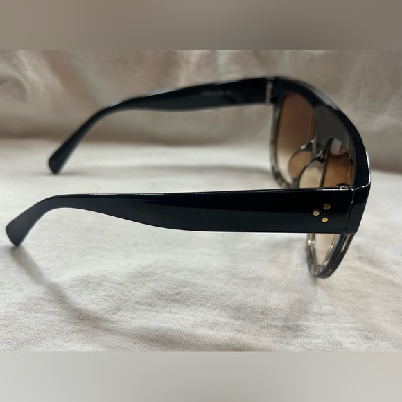 Oversized Two-Tone Flat Top Sunglasses - Picture 3 of 3